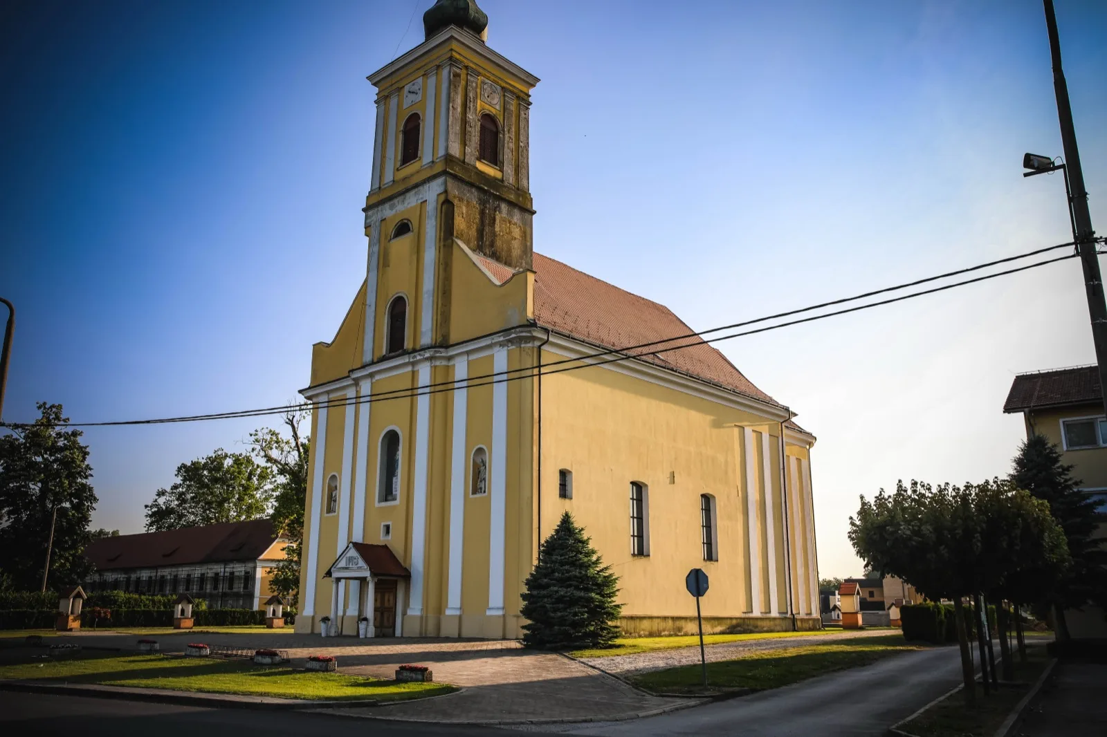 Župna crkva sv. Franje Asiškoga u Velikom Bukovcu